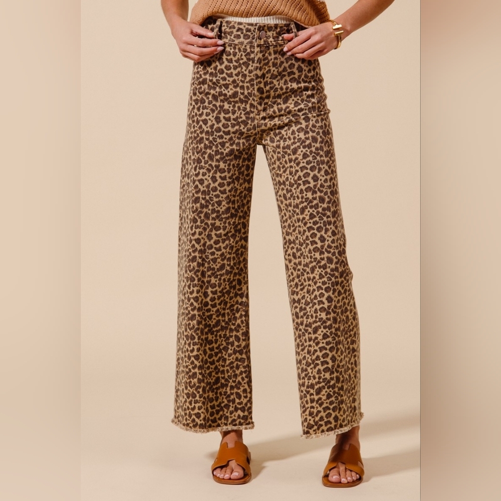 Last Day ♡ SO ME Mid Rise Leopard Twill Frayed Hem Wide Leg Pants - Picture 4 of 9